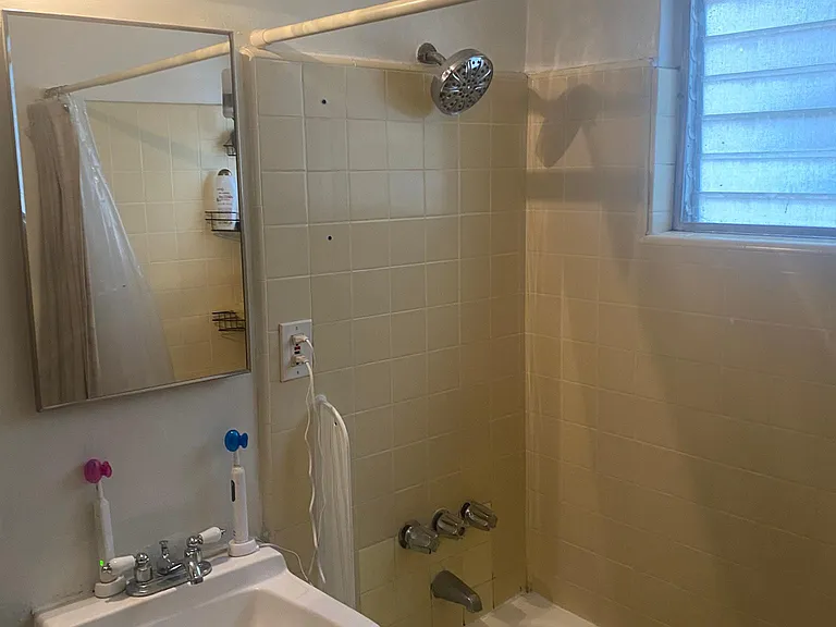 1422 Armacost Ave #2 — Photo 4