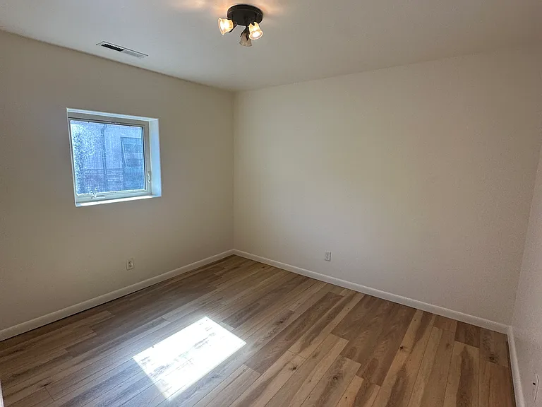 208 E 200 S #2 — Photo 8