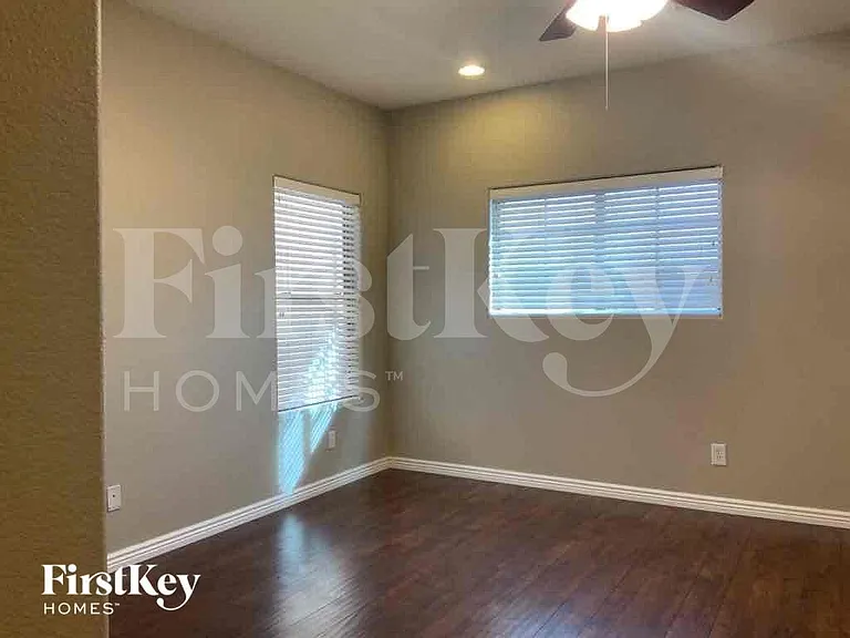 17424 N 19th Ter — Photo 11