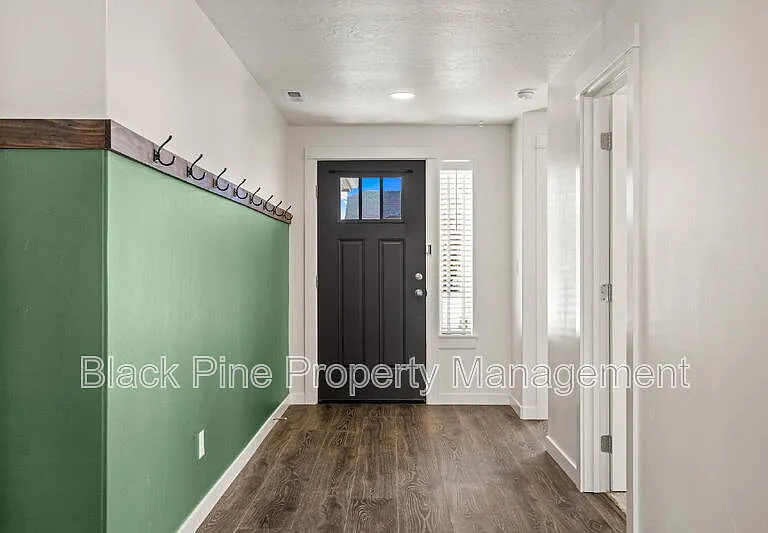 644 Stanley Lake St — Photo 5