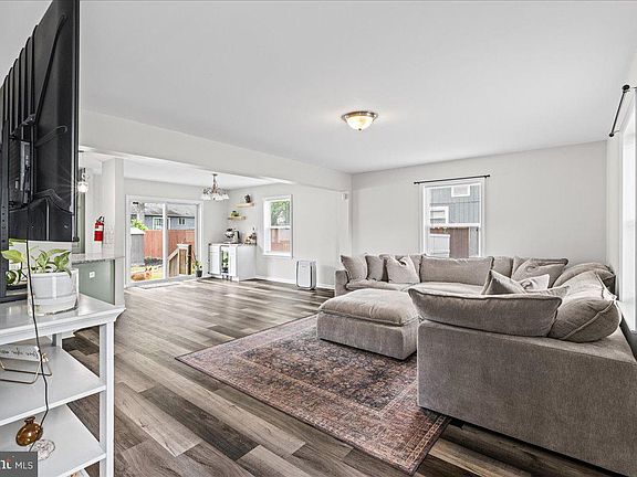 4th image of 138 Olive St