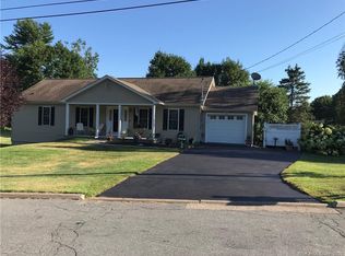 11 Broad View Ct, Quaker Hill, CT 06375