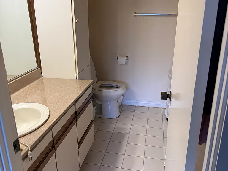500 E Del Mar Blvd #1 — Photo 5