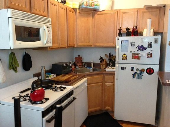4th image of 1907 W Wilson Ave APT 3C