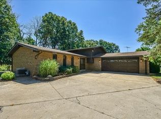 330 Parkshore Dr, Shorewood, IL