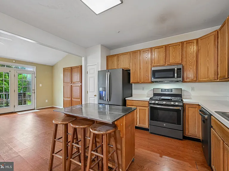 1724 Emory St — Photo 18