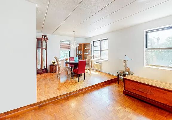 4th image of 15 Gates Ave 15e-floor 15E