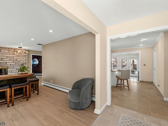 2nd image of 304 River Rd