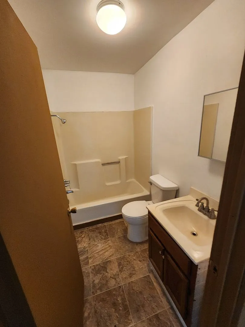 717 01-04 South Market Street — Photo 3
