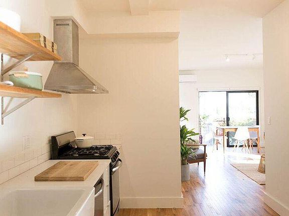 5th image of 517 N Madison Ave APT 1