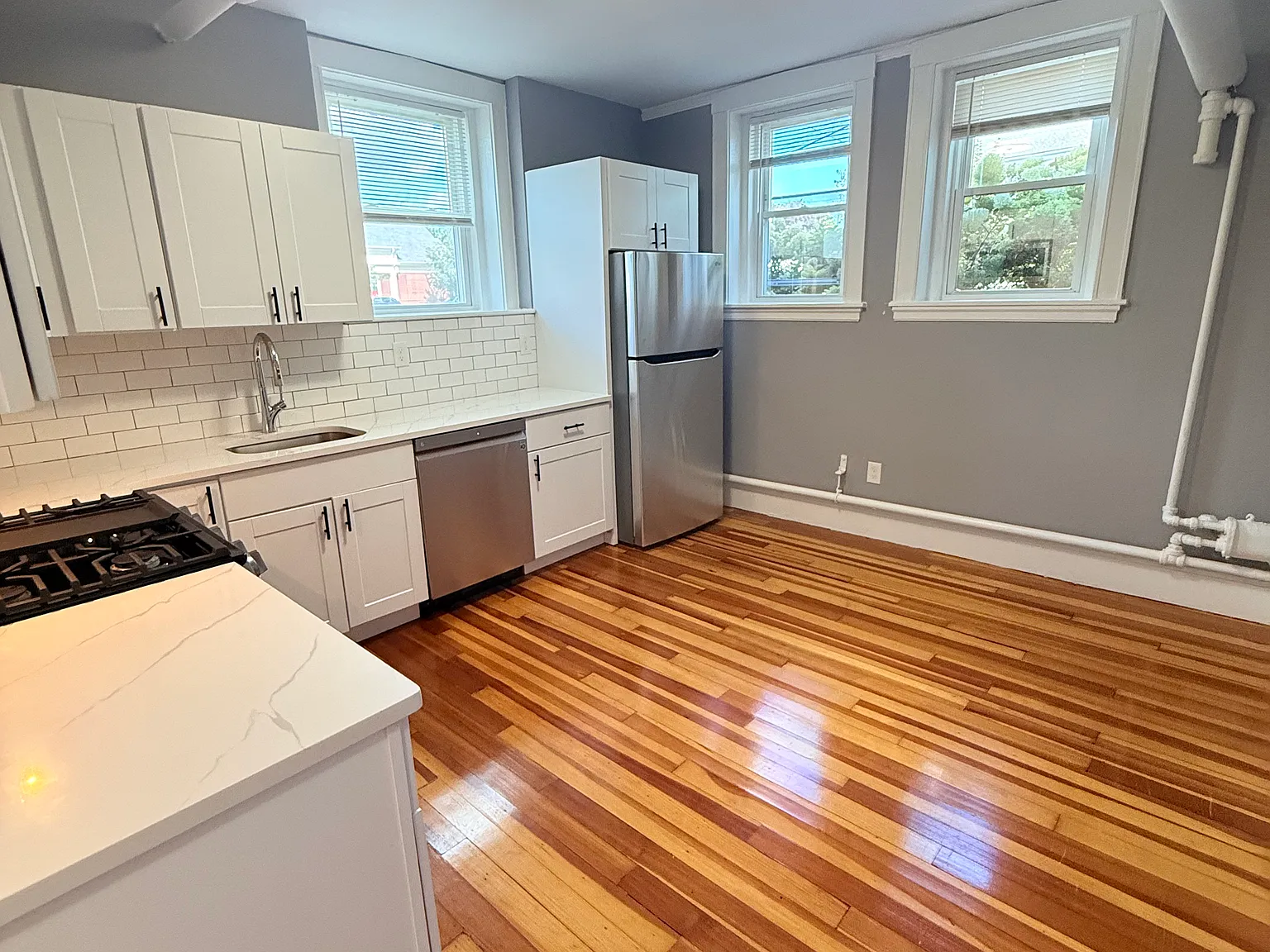 1 bed, 900 sqft, $2,000 — Photo 3