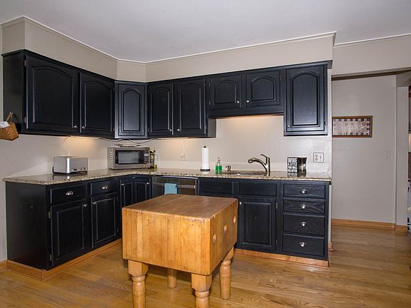 3rd image of 2146 Sachs Ave