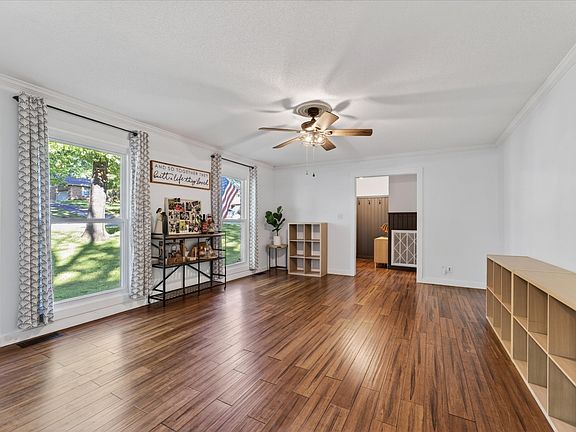 4th image of 460 Rivermont Dr
