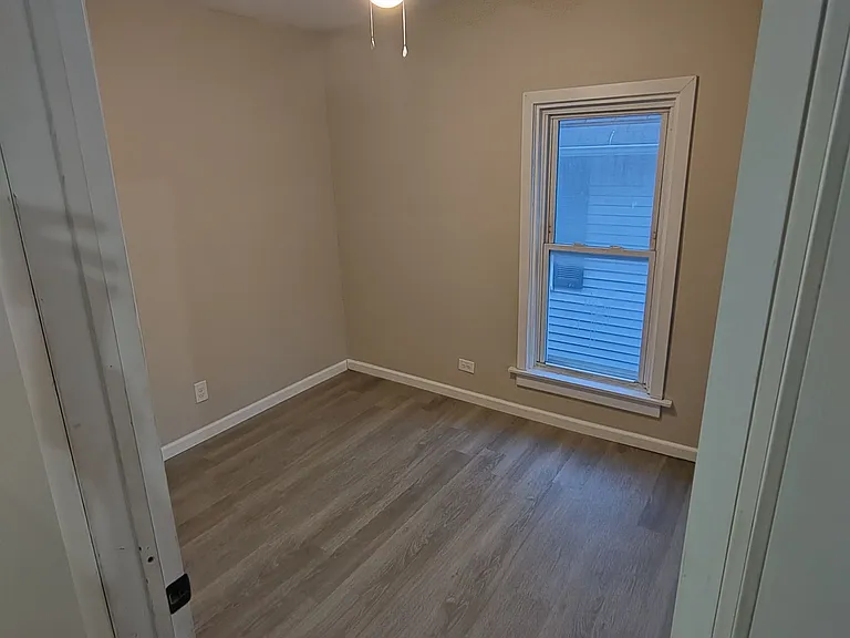 948 W 11th St #948W11B — Photo 5