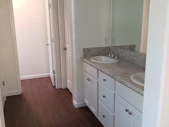 5th image of 2306 N Apricot Ave