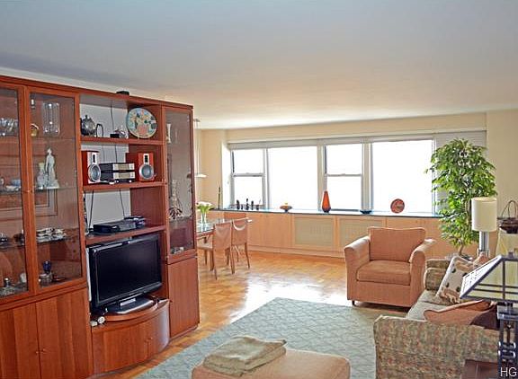 2nd image of 4525 Henry Hudson Pkwy APT 712