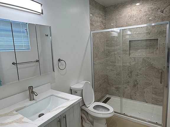 5th image of 5415 Lexington Ave #5417