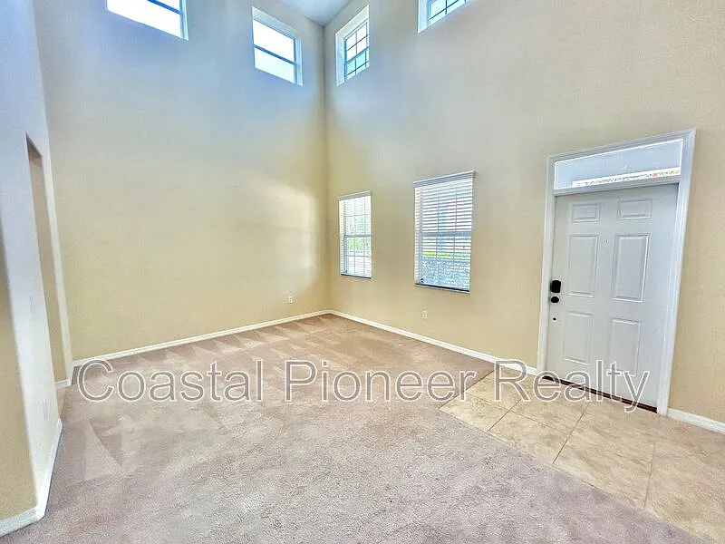 4 bed, 3.5 bath, 2823 sqft, $2,445 — Photo 4