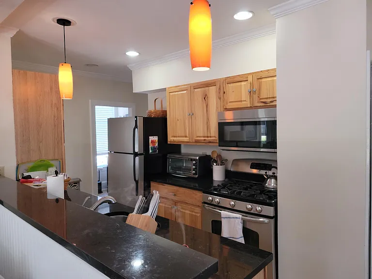 285 Pine St #4 — Photo 8