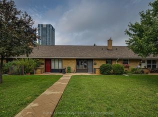 16 Burdock Ln, Toronto, ON M3C 2G5