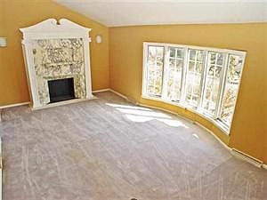 3rd image of 347 Ellen Dr