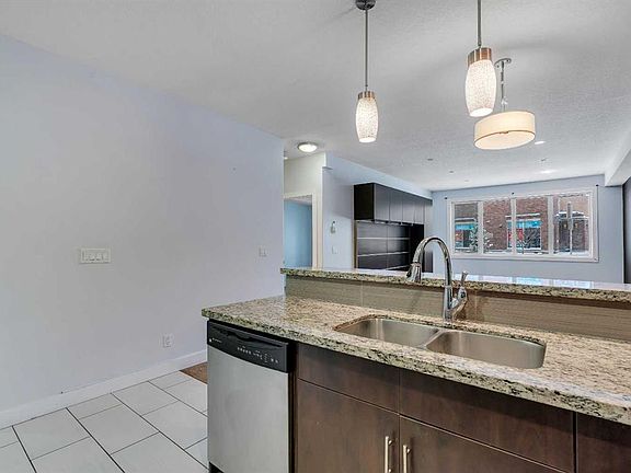 4th image of 320 S 12th Ave NE #105