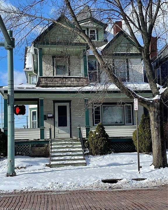 2nd image of 537 Cleveland Ave SW