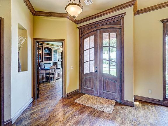 4th image of 504 War Eagle Ln