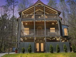 919 Powder Mill Rd, Gatlinburg, TN 37738