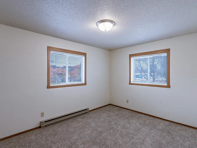 Fargo, ND West Oak Apartments | Bedroom