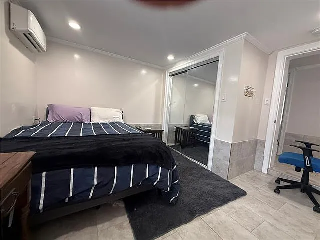 2735 Octavia St — Photo 10