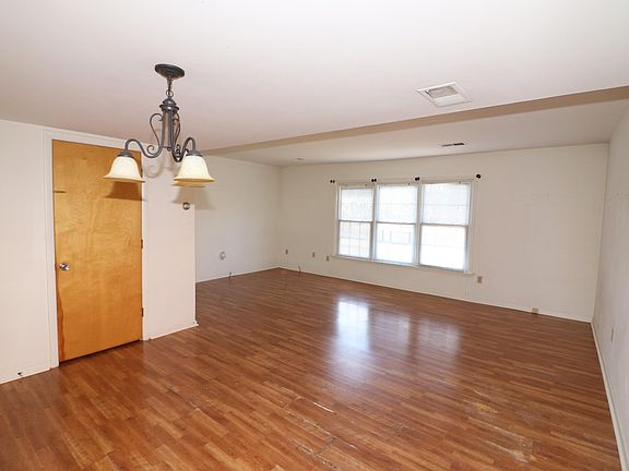5th image of 112 Cambridge Sq