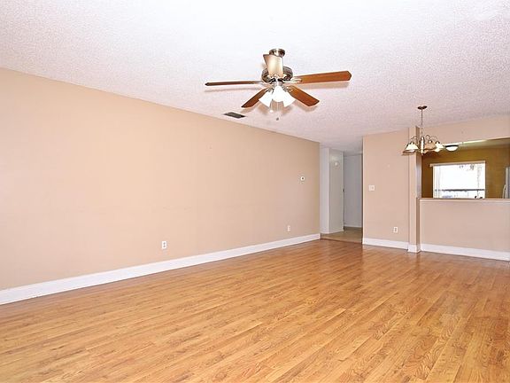 4th image of 3270 Peace Pipe Dr