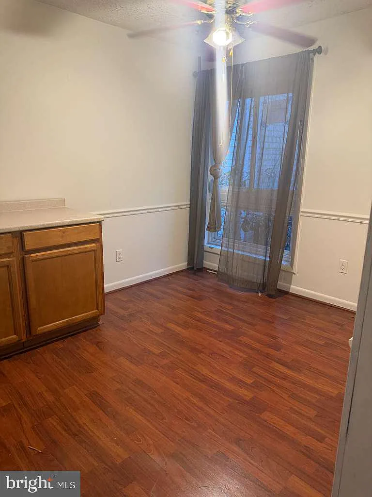 2 bed, 1.5 bath, 1276 sqft, $2,200 — Photo 3