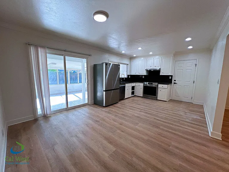3048 San Luis Rey Ave — Photo 8