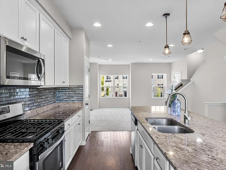 8 Iron Gate Rd — Photo 15