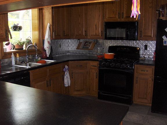 4th image of 89 Markey St