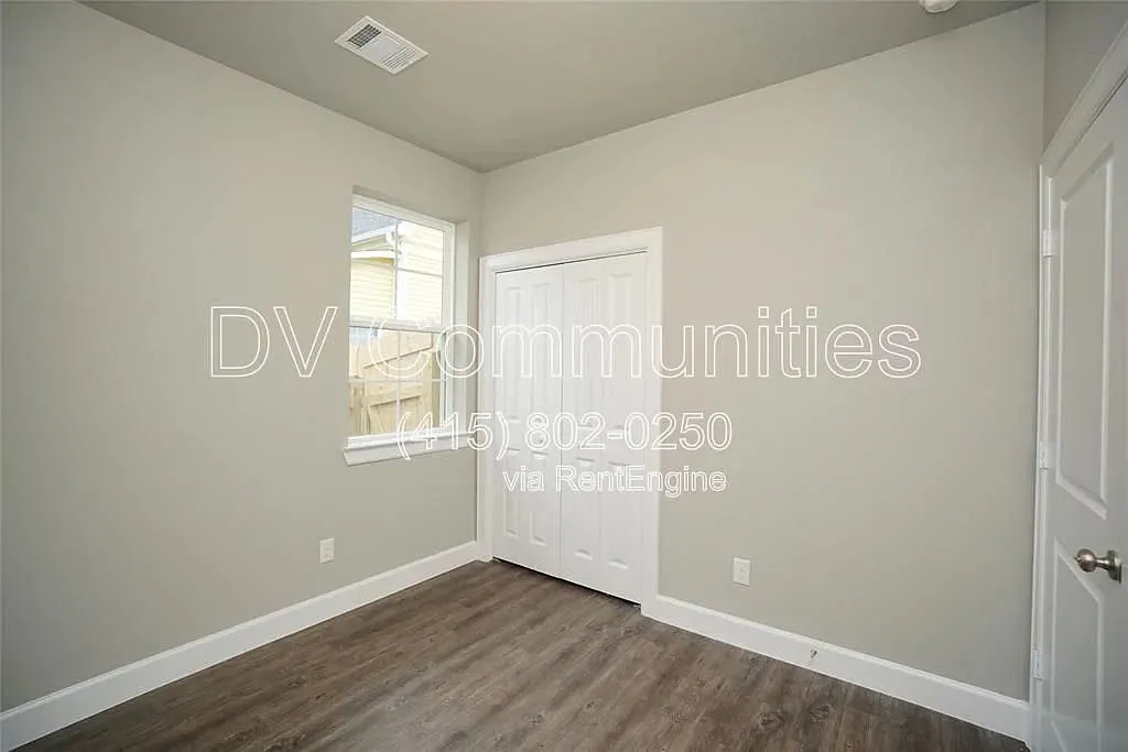3 bed, 2.0 bath, 1400 sqft, $1,500 — Photo 4