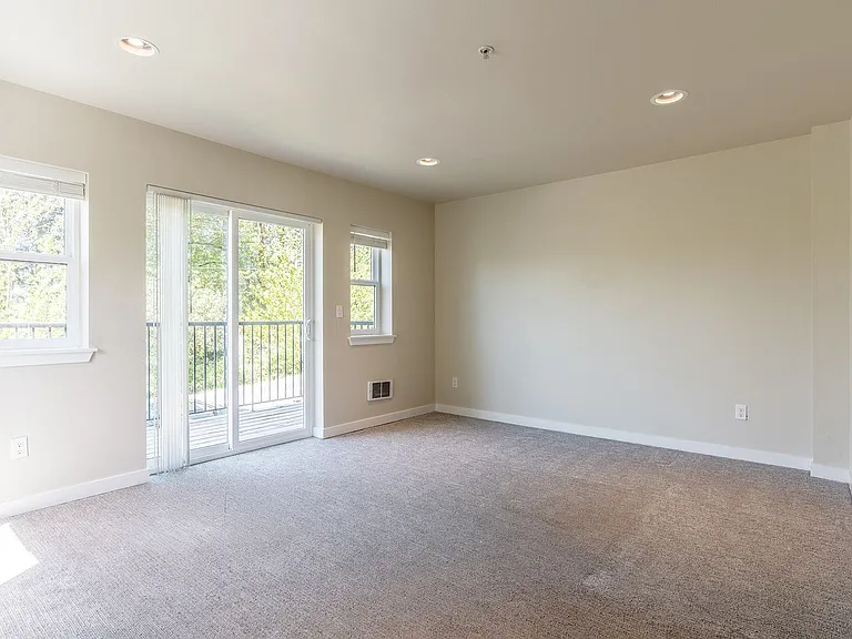Modern 3 bedroom Townhomes with Garage — Photo 20