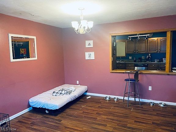 4th image of 214 E 10th St