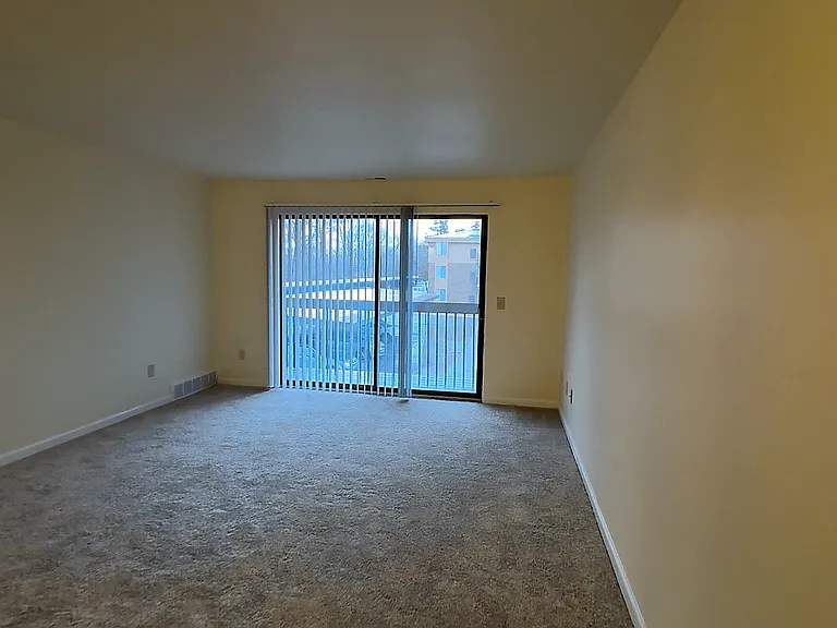 Lakeside Village Apartments — Photo 134