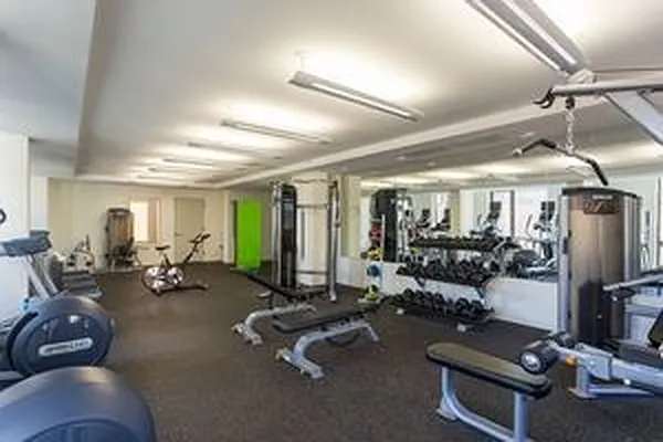 Rented by Lisa Management | media 32