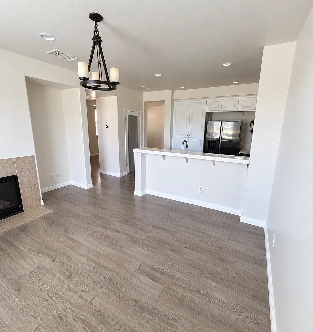 3 bed, 2.5 bath, 1481 sqft, $3,450 — Photo 3