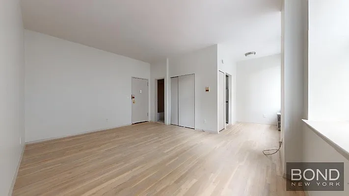 Rented by Bond New York | media 7