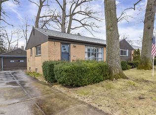 589 Woodlane Dr, Bay Village, OH