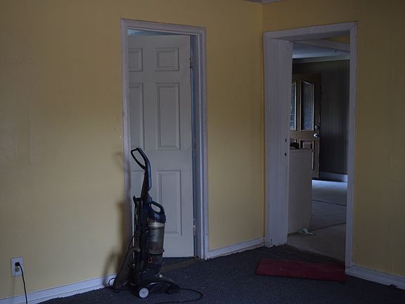 2nd image of 717 E Avenue F #E