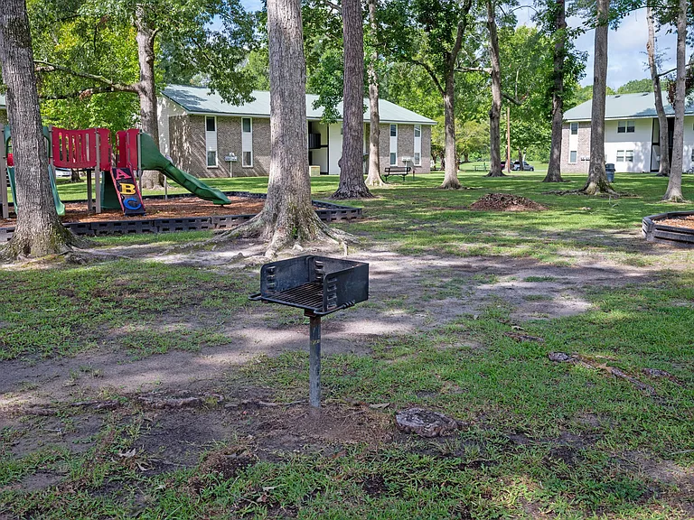 Sawbranch Apartments — Photo 36