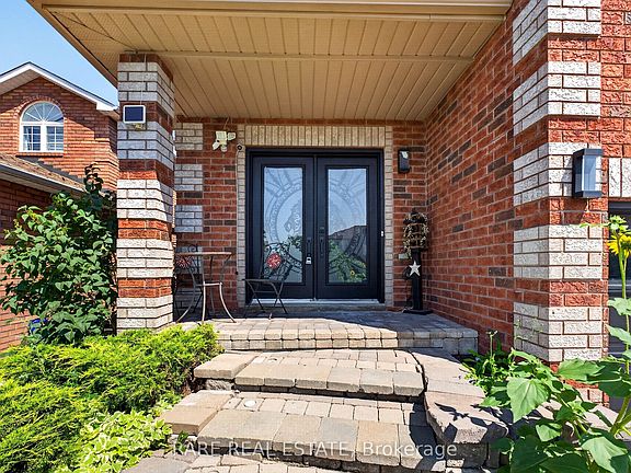 5th image of 7 Michelle Dr