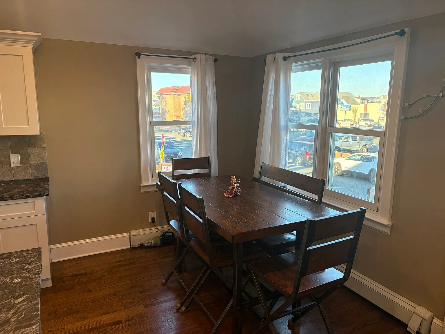 3 bed, 1200 sqft, $4,200 — Photo 3