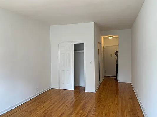 Rented by Salon Realty Corp | media 2
